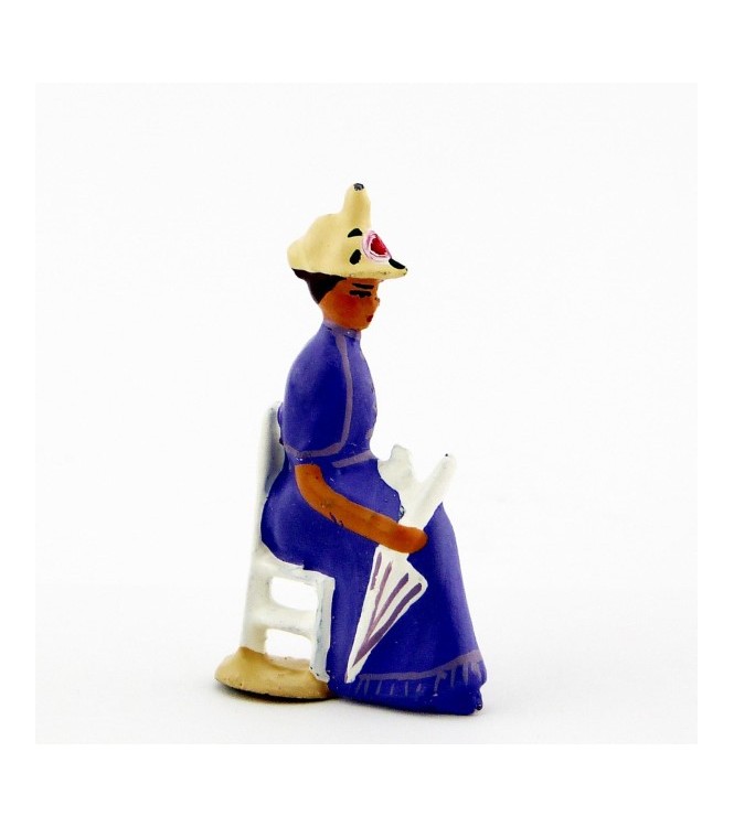 Femme assise en Violet foncé crème