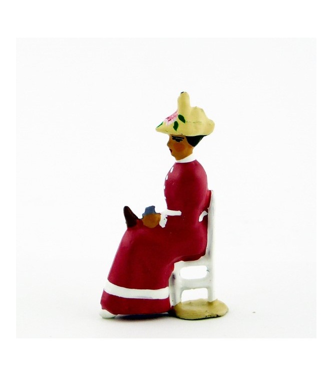 Femme assise en Rose violine crème