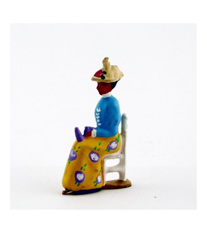 Femme assise en Bleu clair jaune
