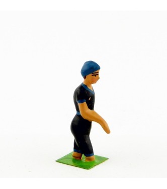 Homme dans l'eau en bleu