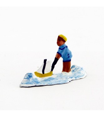 Garçon   bateau en bleu