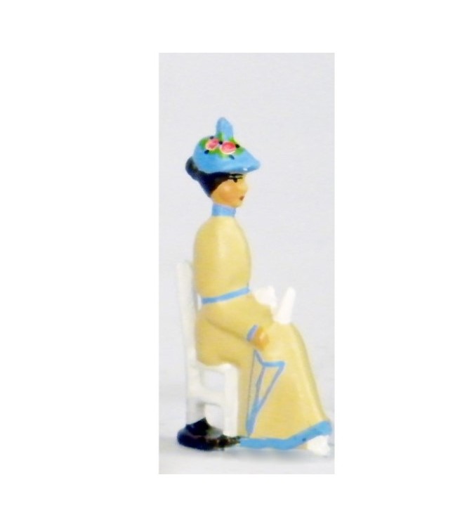 Femme assise en Sable bleu saumur