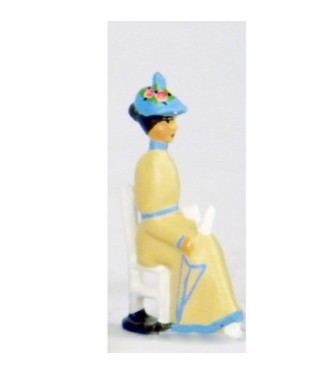 Femme assise en Sable bleu saumur