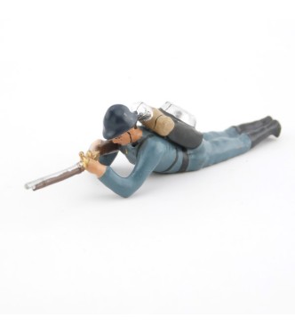 fantassin de l'infanterie de ligne en tunique B.H. couché au feu