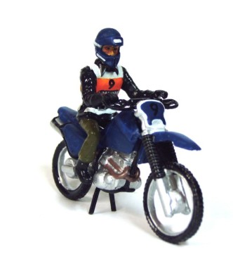 gendarme sur moto de cross (école de Fontainebleau)