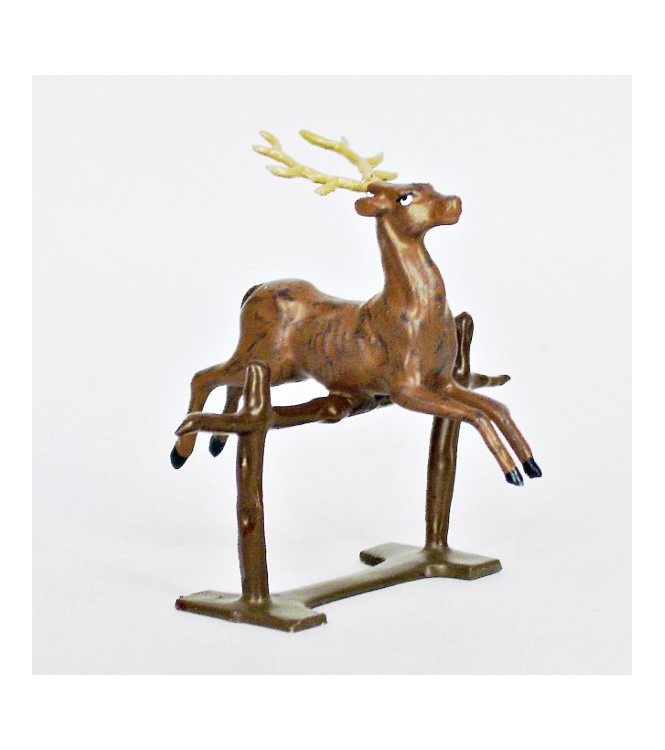 Cerf sautant une barrière