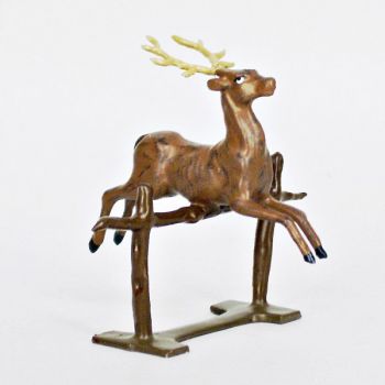 Cerf sautant une barrière