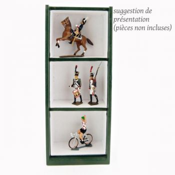 petite vitrine 3 étages (dim. 26 x 11 x 6 cm) vide et non décorée