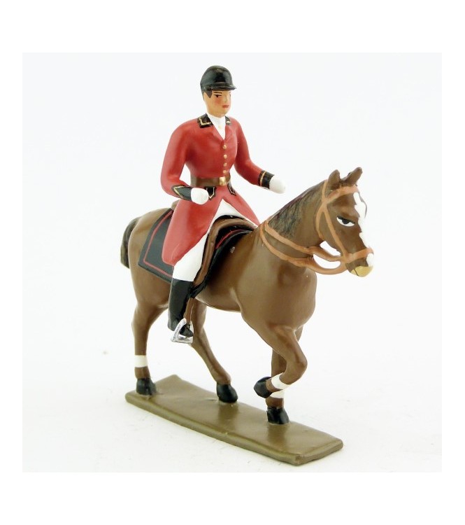 cavalier, redingote rouge, mains nues sur cheval au pas