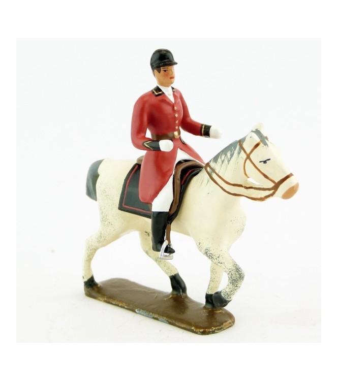 cavalier, redingote rouge, mains nues sur cheval au pas blanc