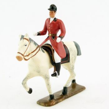 cavalier, redingote rouge, mains nues sur cheval au pas blanc