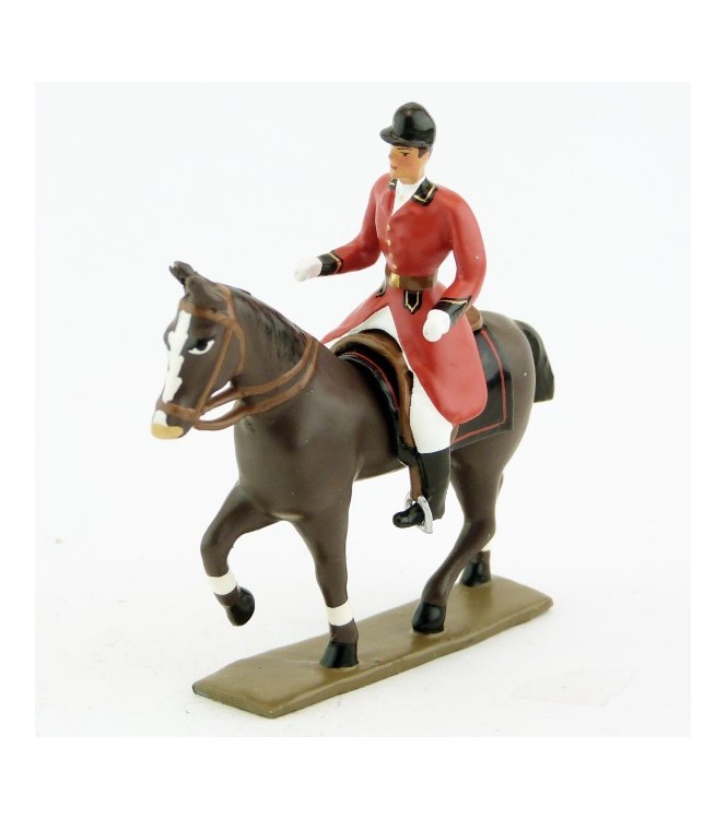 cavalier, redingote rouge, mains nues sur cheval au pas marron (bai)