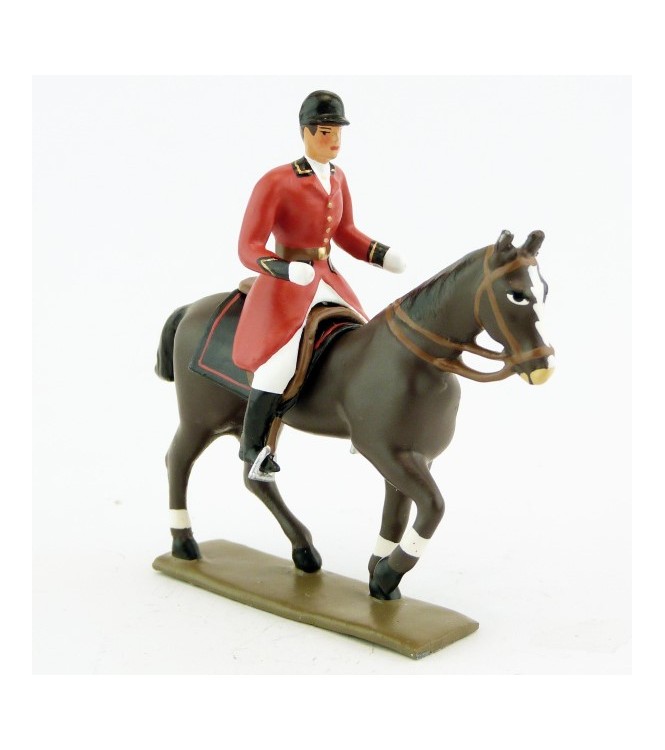 cavalier, redingote rouge, mains nues sur cheval au pas marron (bai)