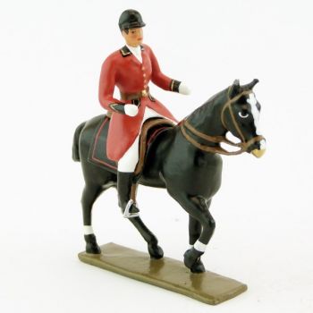 cavalier, redingote rouge, mains nues sur cheval au pas noir