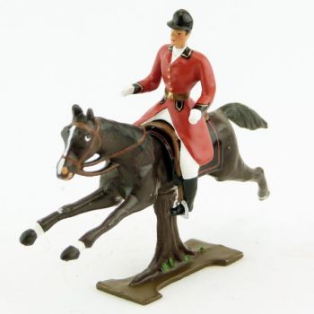 cavalier, redingote rouge, dague à la ceinture, sur cheval marron (bai) au galop