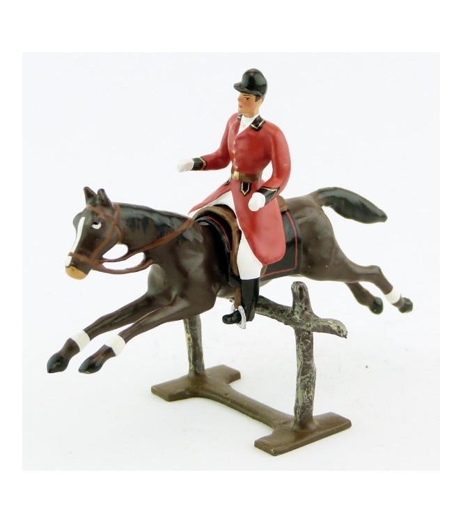 cavalier, redingote rouge, dague à la ceinture, sur cheval marron sautant barriè