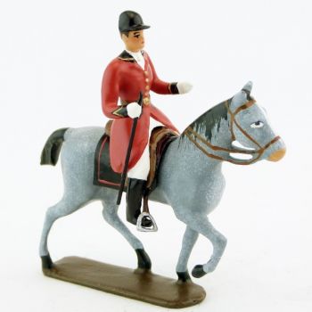 cavalier, redingote rouge, avec cravache (fouet à la ceinture) sur cheval gris