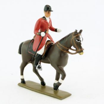 cavalier, redingote rouge, avec cravache (fouet à la ceinture) sur cheval marron