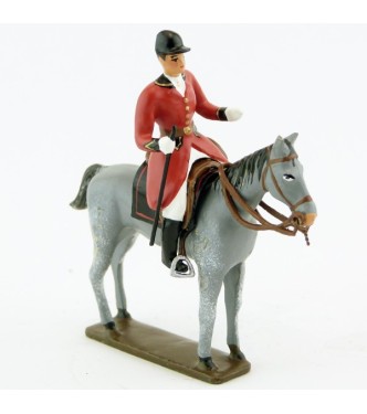 cavalier, redingote rouge,avec cravache sur cheval gris debout