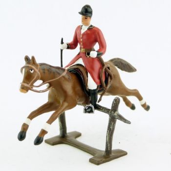 cavalier avec cravache sur cheval alezan sautant barrière