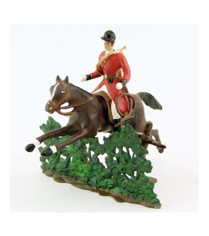 sonneur, trompe autour du corps, sur cheval marron (bai) sautant haie + barrière