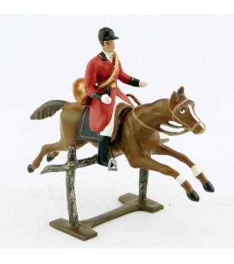 sonneur, trompe autour du corps, sur cheval alezan sautant barrière