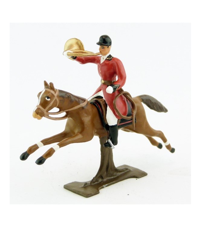 sonneur sonnant de la trompe sur cheval alezan au galop (sur tronc)