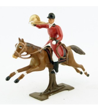 sonneur sonnant de la trompe sur cheval alezan au galop (sur tronc)