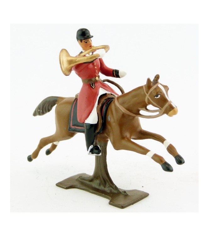 sonneur sonnant de la trompe sur cheval alezan au galop (sur tronc)