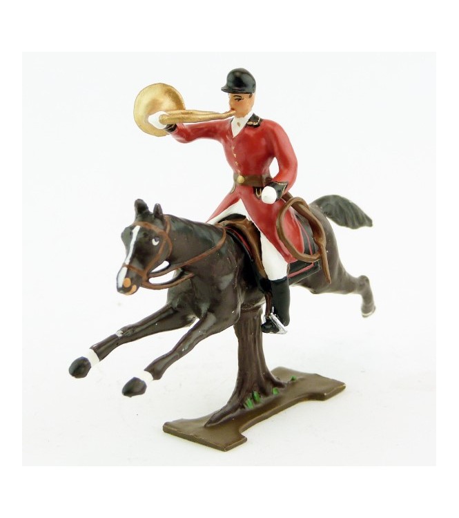 sonneur sonnant de la trompe sur cheval marron (bai) au galop (sur tronc)