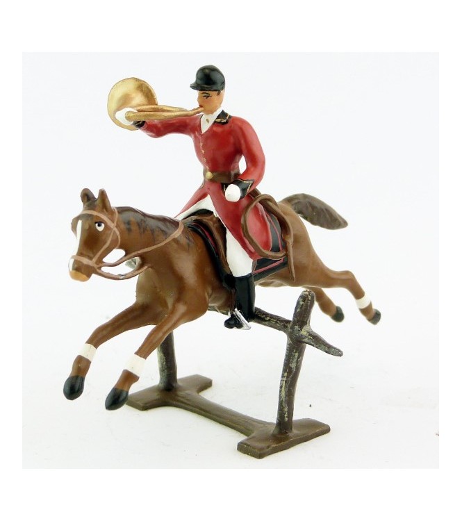 sonneur sonnant de la trompe sur cheval alezan sautant barrière