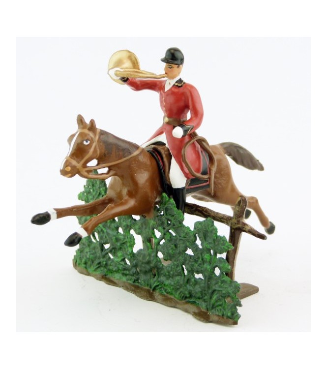 sonneur sonnant de la trompe sur cheval alezan sautant haie + barrière