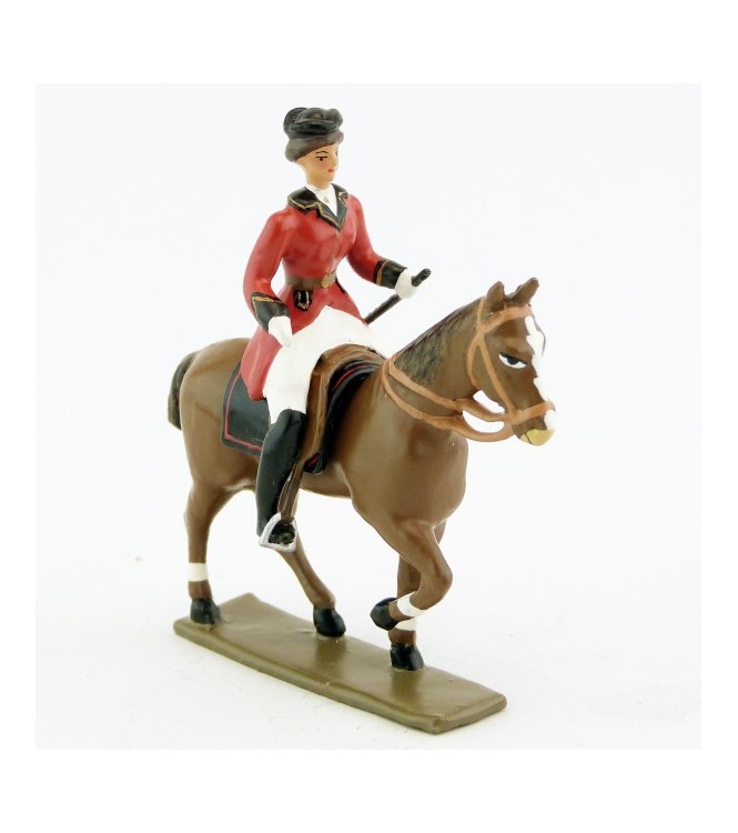 cavalière (cravache) sur cheval alezan au pas