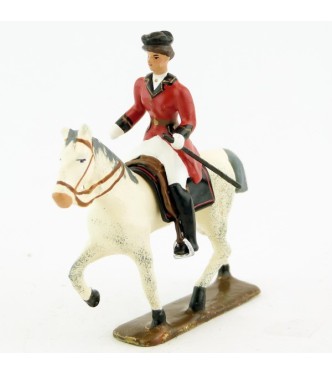 cavalière (cravache) sur cheval blanc au pas