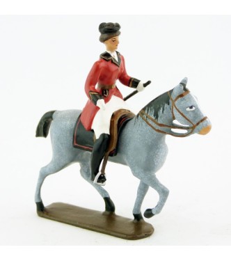 cavalière (cravache) sur cheval gris au pas