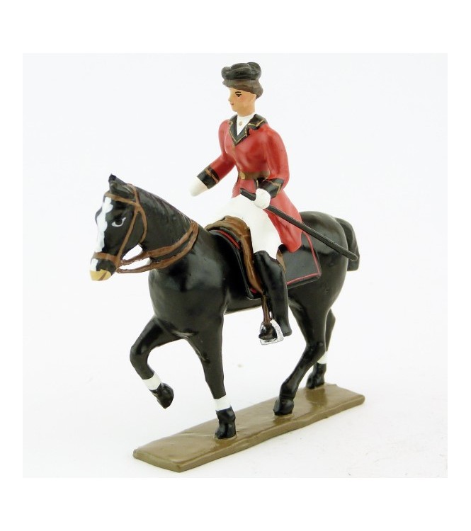 cavalière (cravache) sur cheval noir au pas