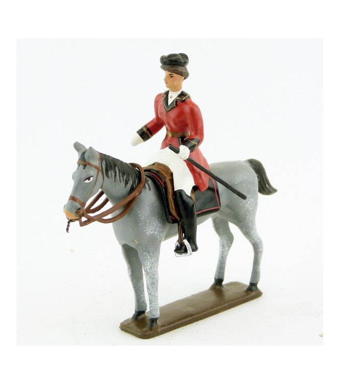 cavalière (cravache) sur cheval gris debout