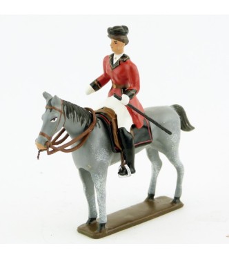 cavalière (cravache) sur cheval gris debout