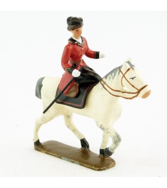 cavalière en amazone sur cheval blanc au pas