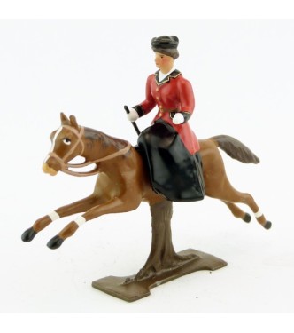 cavalière en amazone sur cheval alezan au galop (sur tronc)