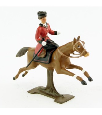 cavalière en amazone sur cheval alezan au galop (sur tronc)