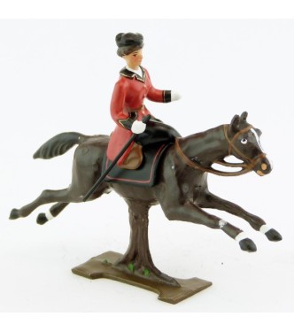 cavalière en amazone sur cheval marron (bai) au galop (sur tronc)