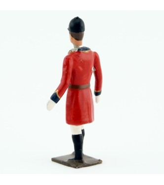 Veneur, veste rouge à parements noir, mains vides