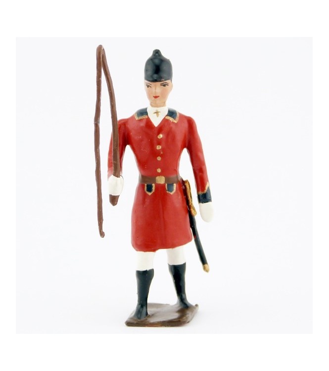 Veneur, veste rouge à parements noir, avec fouet à la main