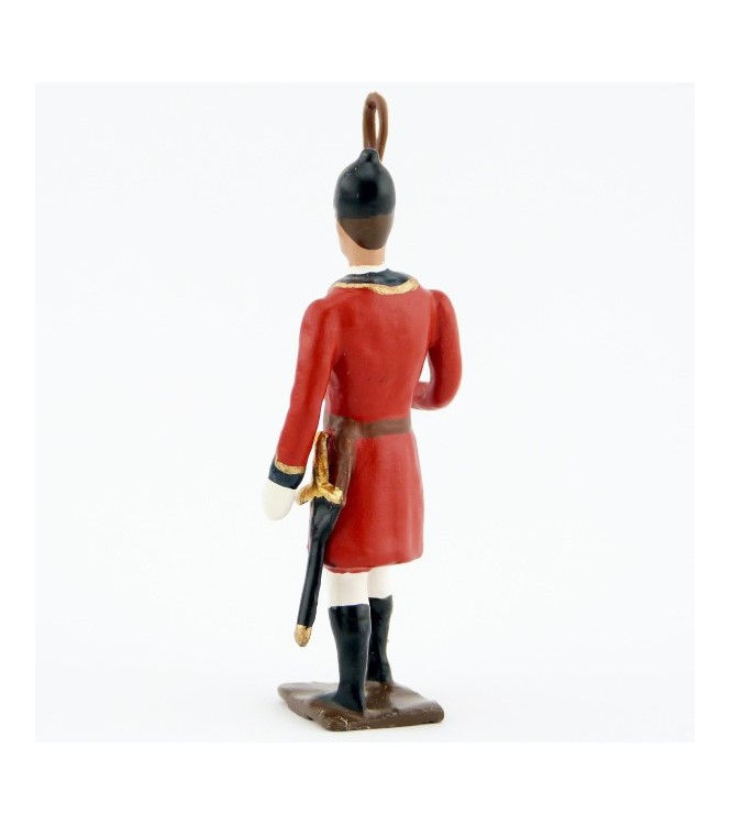 Veneur, veste rouge à parements noir, avec fouet à la main