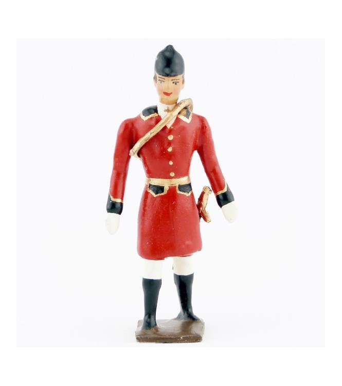 Veneur, veste rouge à parements noir, avec trompe autour du corps