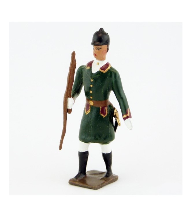 Veneur, manteau vert Russe à parements bordeaux, avec fouet à la main