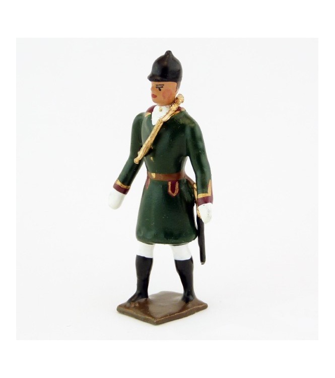 Veneur, manteau vert Russe à parements bordeaux, avec trompe autour du corps