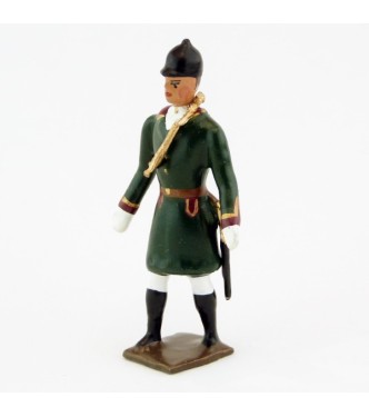 Veneur, manteau vert Russe à parements bordeaux, avec trompe autour du corps