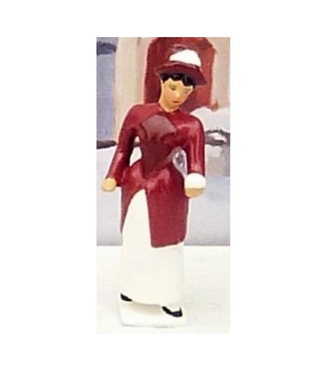 femme en manteau rouge (diorama ''la bataille de boules de neige'')